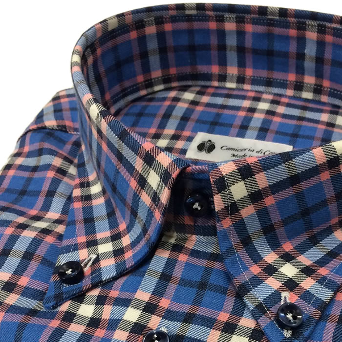 camicia a quadri blu e rosa